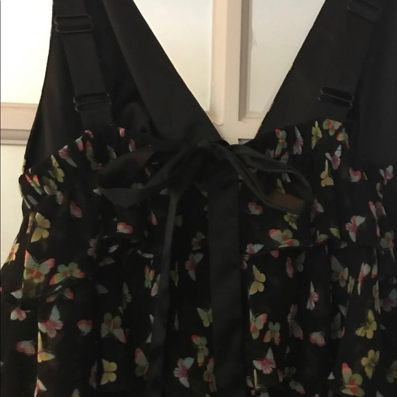 VS Butterfly Ruffle Tank - Picture 4 of 4